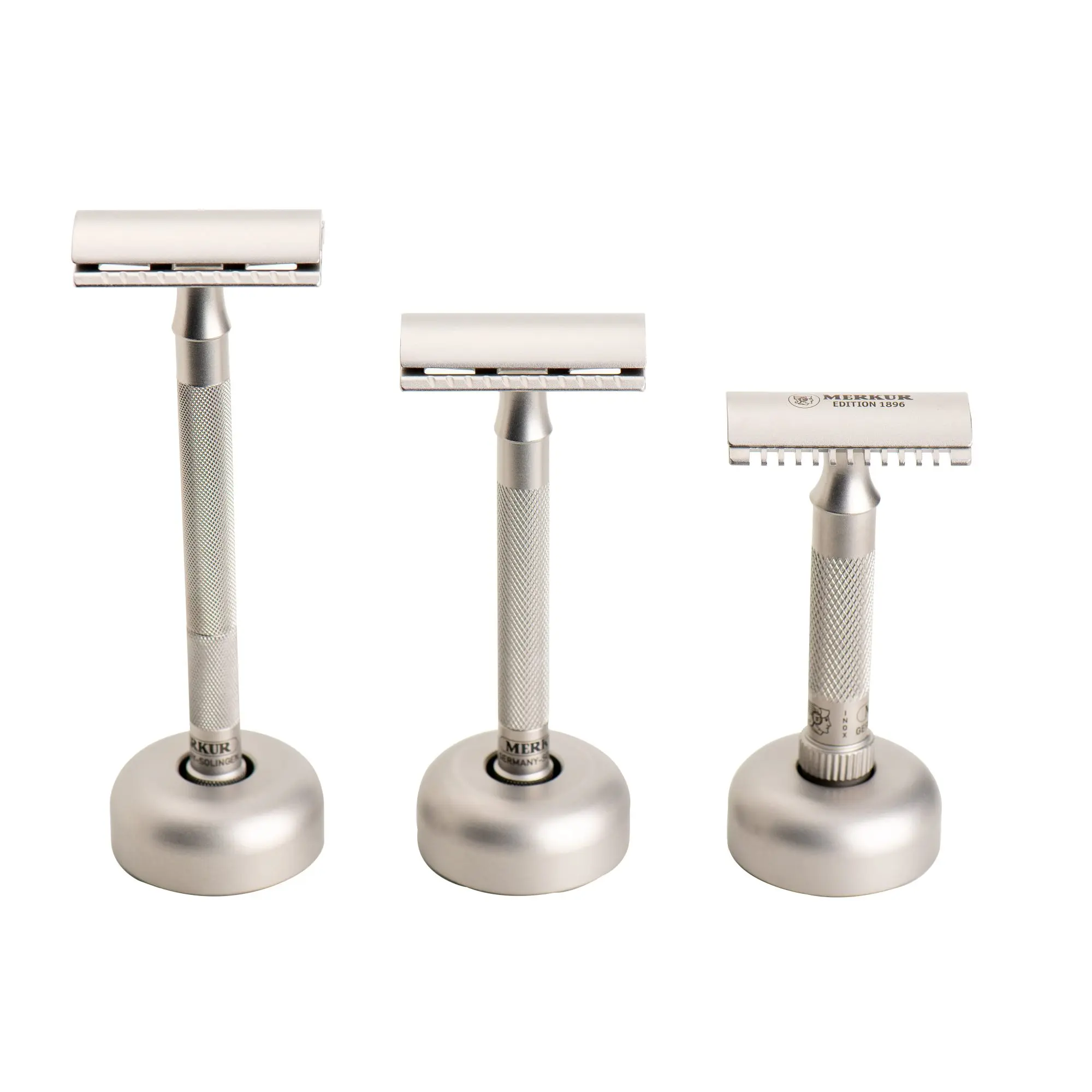 Merkur INOX Razor Stand 4011 In Use Perspective